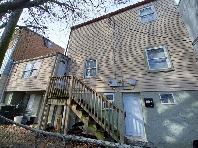 Building Photo - 114 N Texas Ave