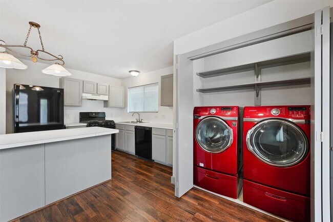 Building Photo - 26884 Wellington Ct