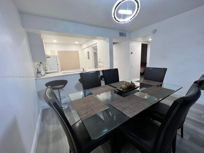 Building Photo - 1208 Bahama Bend