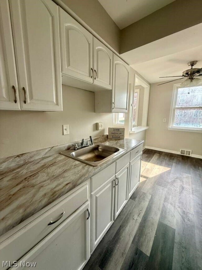 Building Photo - 2027 Warrensville Center Rd