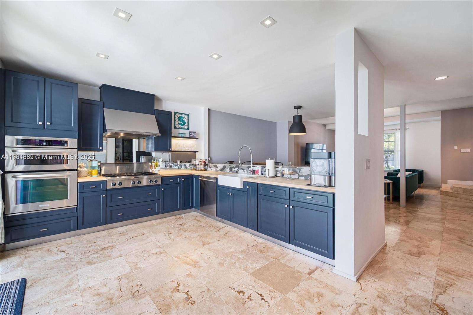 Building Photo - 7765 SW 54th Ct