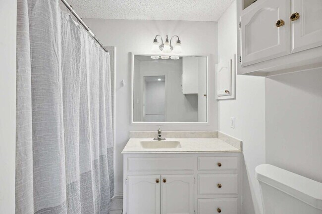Building Photo - Top-Tier Luxury Living at 98th & Quaker | Kings Gate