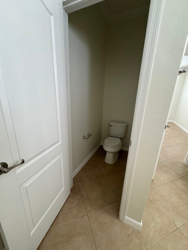 Master Water Closet - 10510 Yorkstone Dr