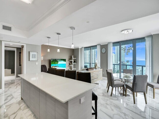 Building Photo - 2602 E Hallandale Beach Blvd