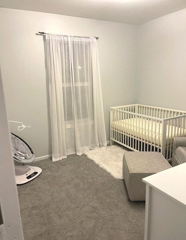 Building Photo - 7825 Banks St