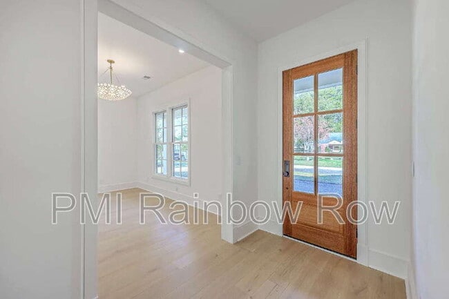 Building Photo - 755 Adluh St