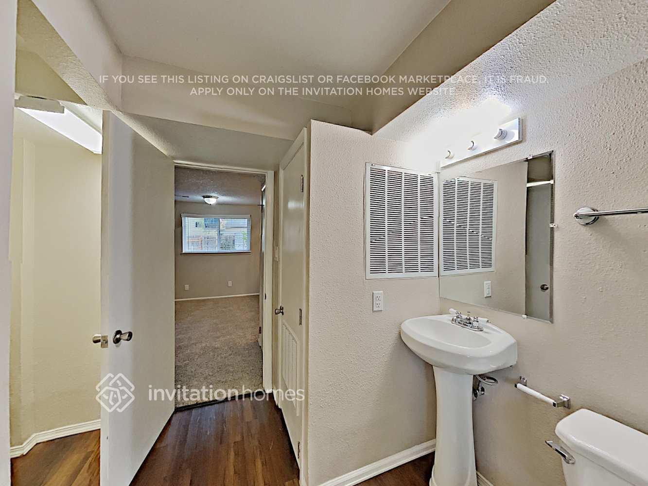 Building Photo - 11269 E Center Ave