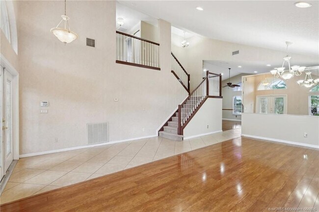 Building Photo - 907 SE Westminster Pl