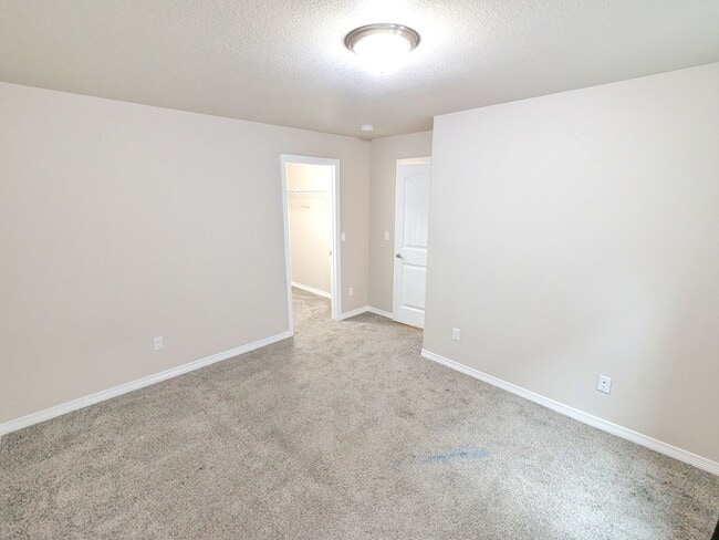 Building Photo - 5 Bedroom Three Bathroom Single Family Home in Monument