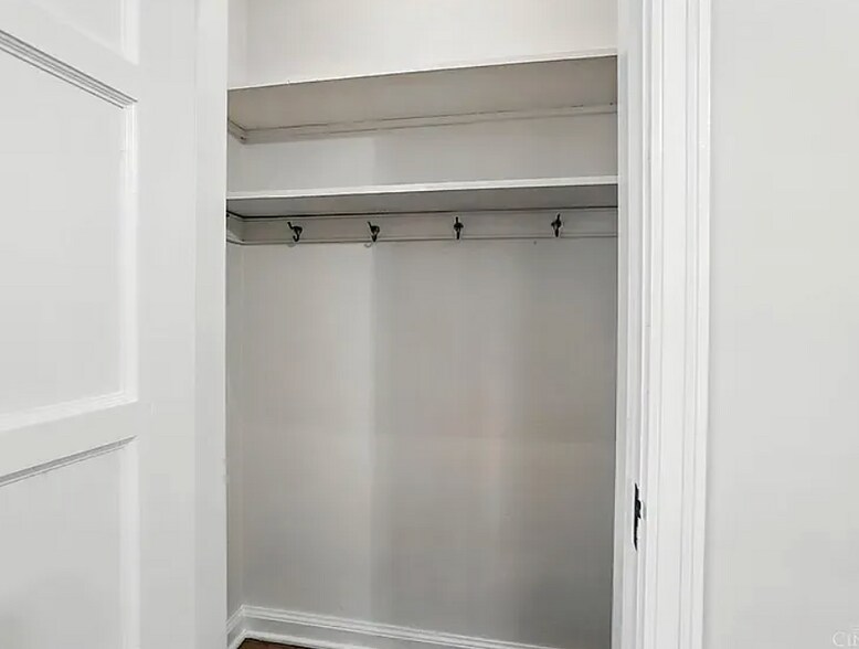 Building Photo - 6256 Rogers Park Pl