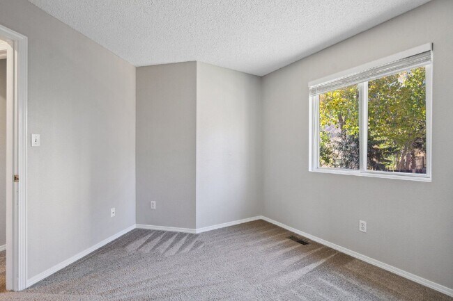 Building Photo - 7430 Julynn Rd