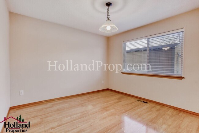 Building Photo - Beautiful 4 Bedroom Home in Excellent Beaverton Location!