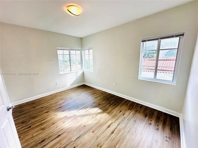 Building Photo - 540 15th St