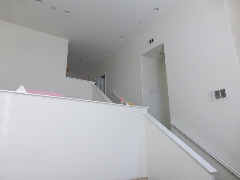 Building Photo - 416 W Linden Dr