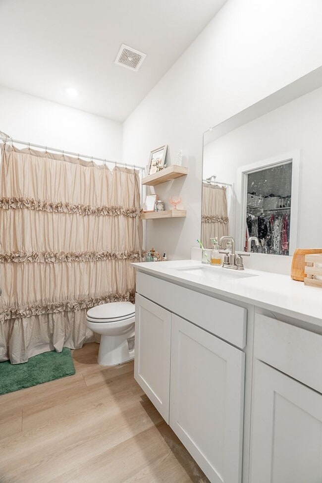 Building Photo - Immaculate 4-bedroom 3.5 bath Home in Fayetteville! Pre-Leasing for Fall Semester!