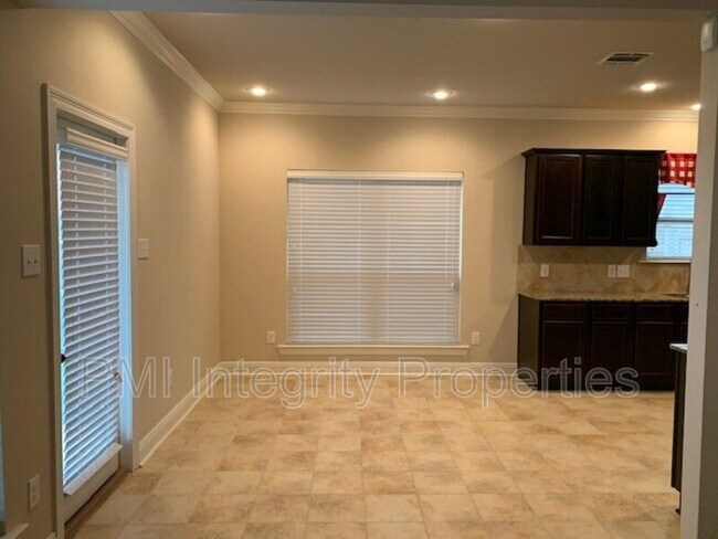 Building Photo - 315 Forest Grove Dr