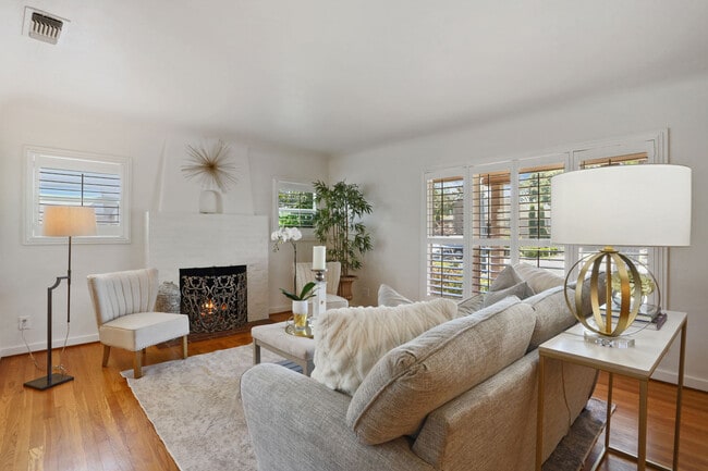 Building Photo - 805 W Sonoma Ave