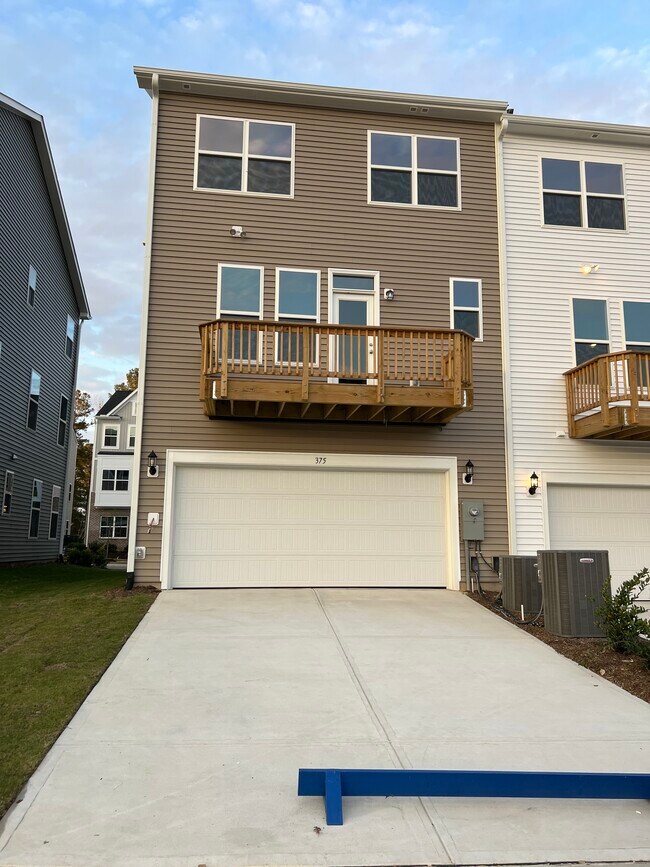 Building Photo - 375 Chesapeake Cmns St