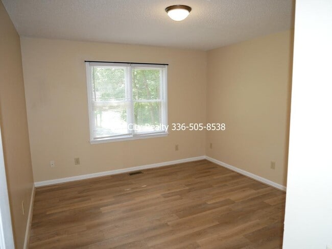 Building Photo - 1805 Rocky Ln