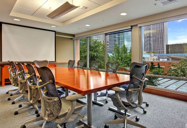 Building Photo - 910 Lenora St