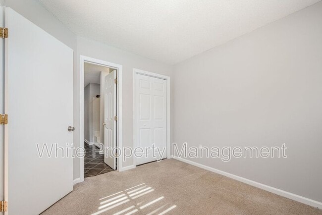 Building Photo - 2555 Stockbridge Dr