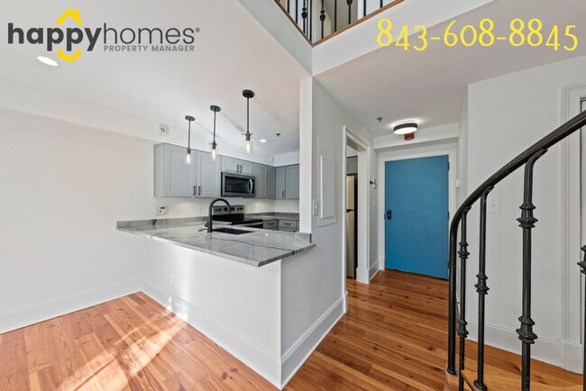 Building Photo - Charming 2/1 loft-style condo in the heart of Historic Downtown Charleston!