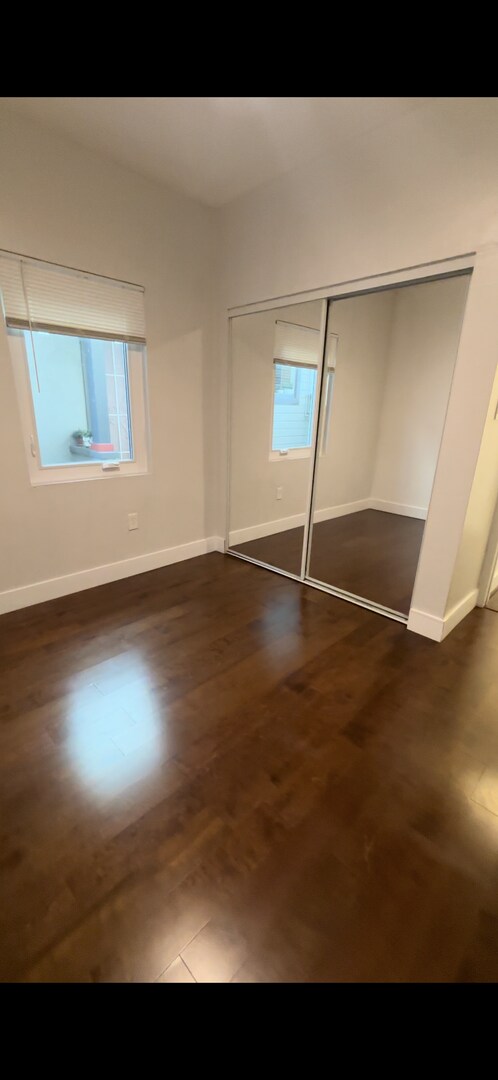 Building Photo - 725 44th St