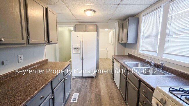 Building Photo - 4 Bedroom 3 Bath for rent