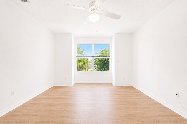 Building Photo - 2-bedroom Condo at Indigo Lakes