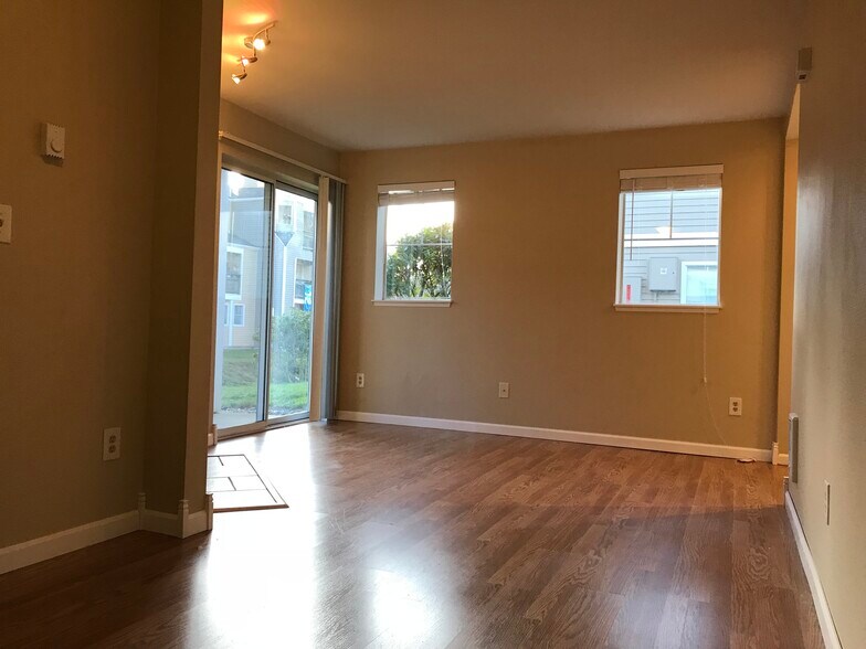 Building Photo - 5300 Harbour Pointe Blvd