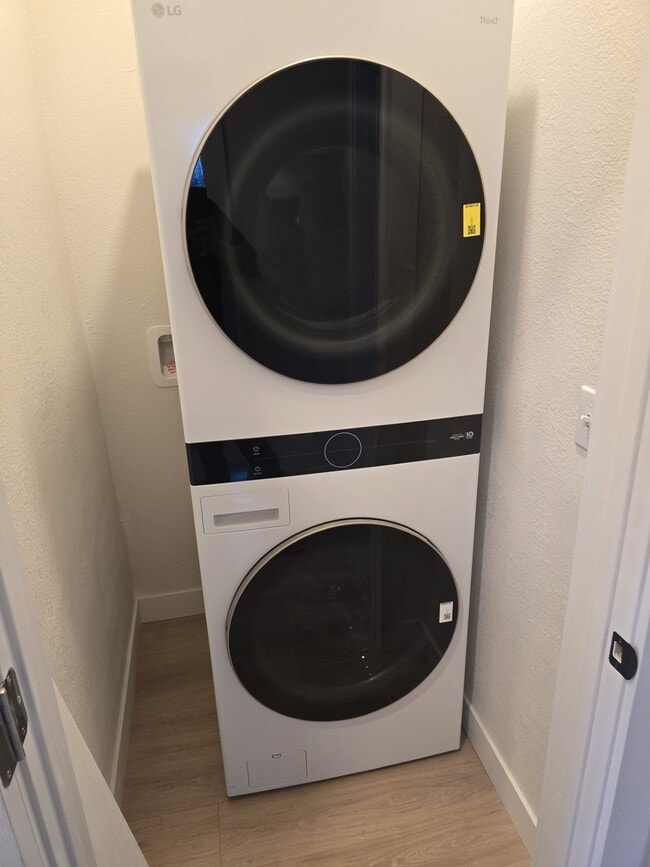 Building Photo - 1657 Ceylon Dr