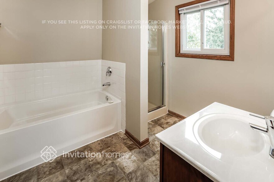 Building Photo - 712 Grand Blvd