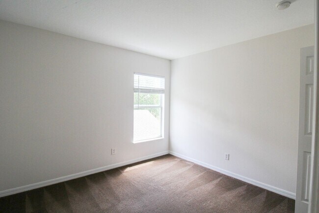 Building Photo - Lakeview 4-Bedroom, 2.5-Bath Annual Rental in Lakewood Ranch/Greenbrook