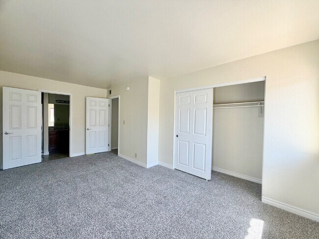 Building Photo - Las Vegas Guard-Gated Condo for Rent | 2 Bedroom Upstairs Unit | River Glen Community