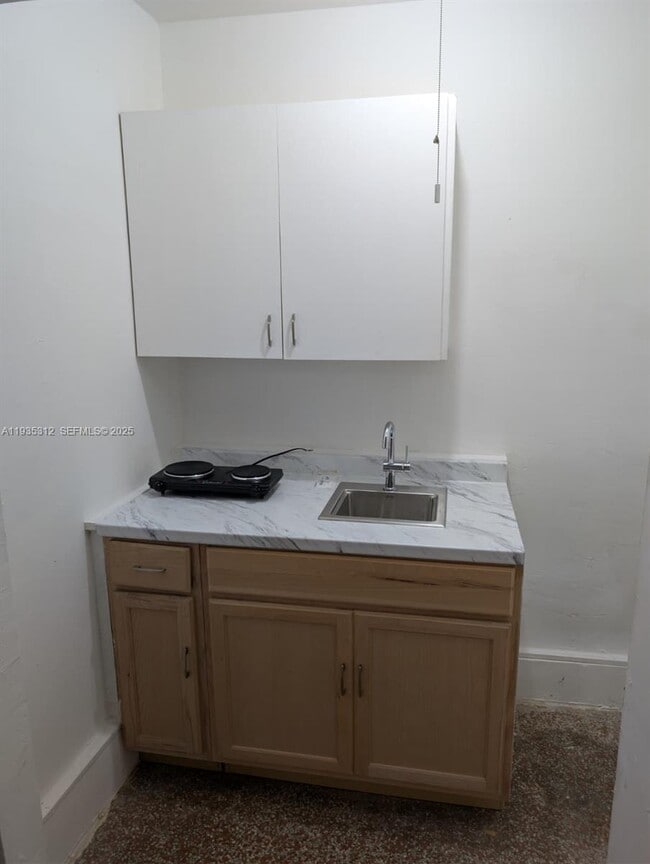 Building Photo - 2928 SW 10th St