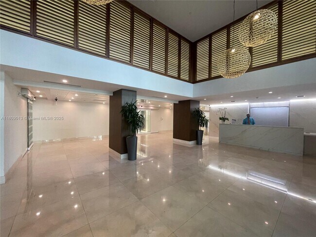 Building Photo - 540 Brickell Key Dr