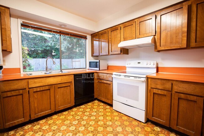 Building Photo - Sweet 3 bedroom 2 bath home in Beaverton available now!