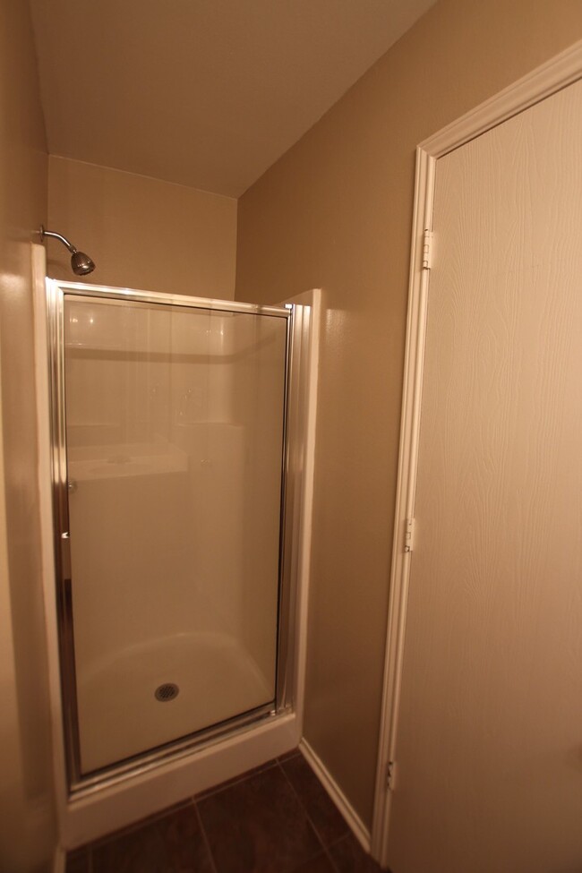 Building Photo - Charming 3 Bedroom in Flint! Coming Soon!