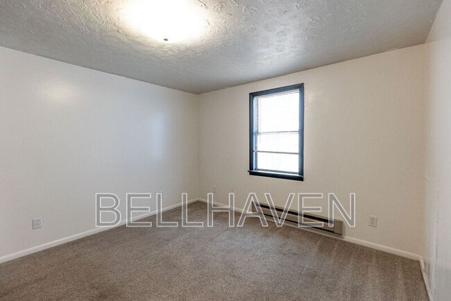 Building Photo - 213 W 37th St