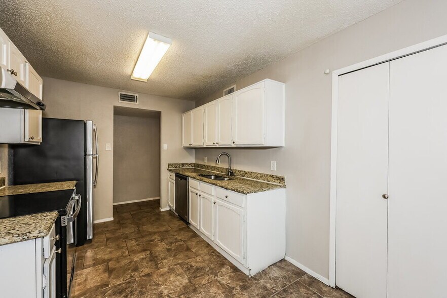 Building Photo - 1522 Sunset Ln
