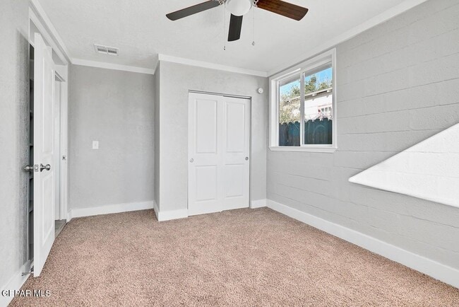 Building Photo - 5205 Yandell Dr