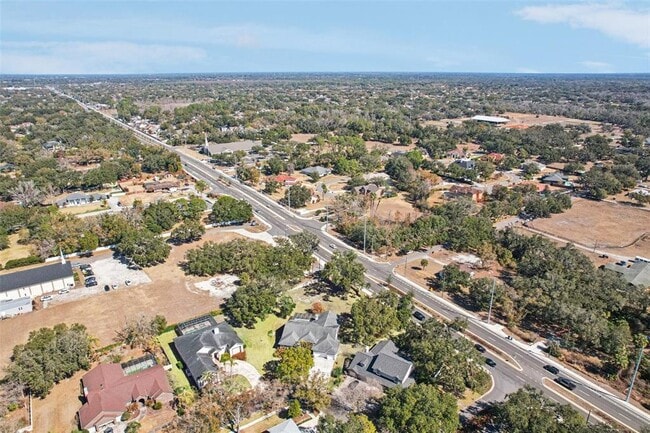 Building Photo - 918 Academy Dr