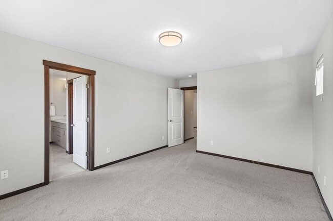 Building Photo - Newer 5 Bedroom Home off Loxie Eagans! Min...