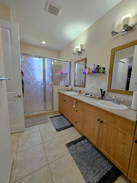 Building Photo - 20914 NW 1st Dr