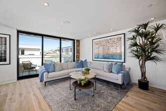 Building Photo - 124 15th Pl