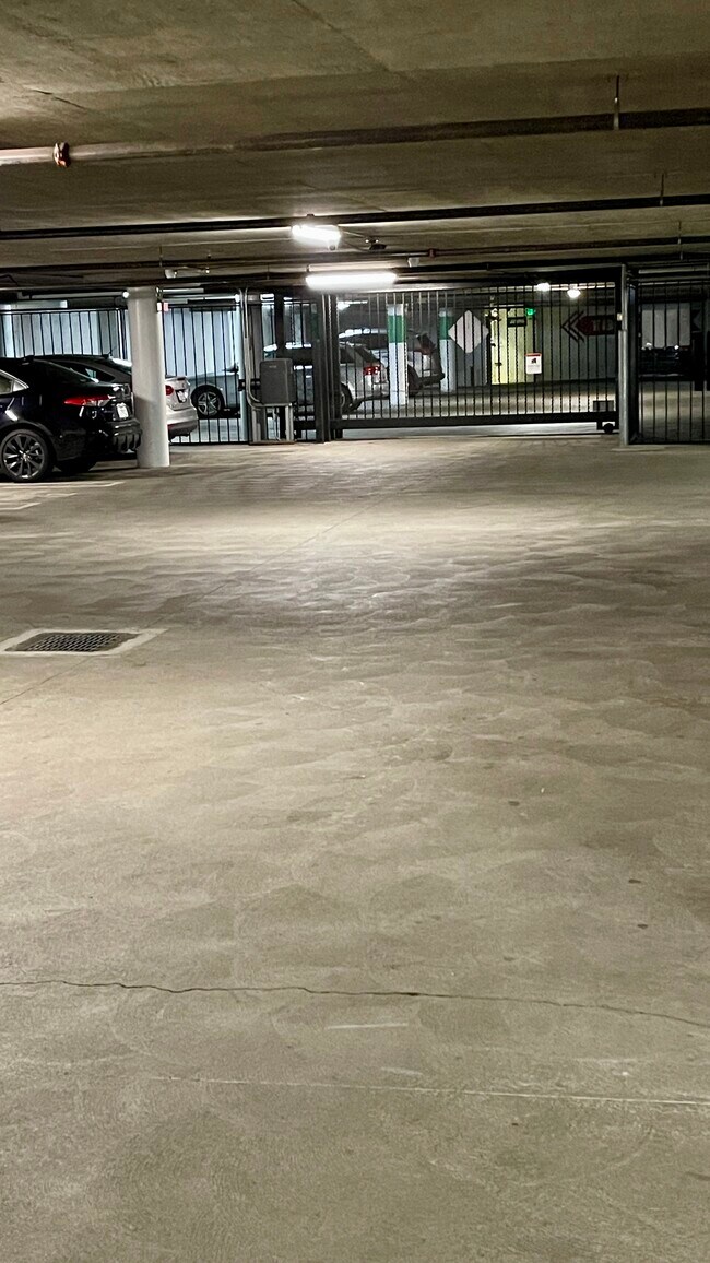 Building Photo - 2255 Showers Dr