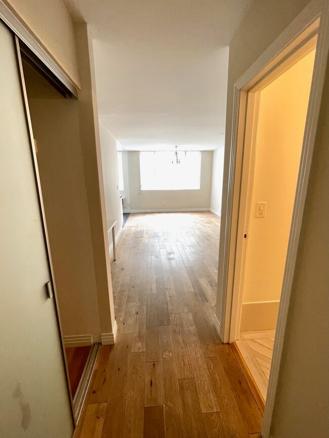 Building Photo - The Alexa Apartments