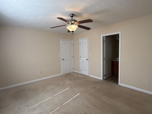 Building Photo - $500 OFF 1st Month!…Spacious Home with Large Yard!!