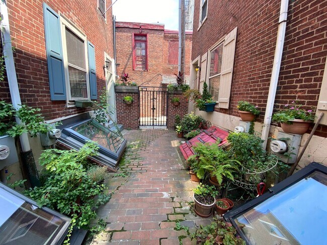 Building Photo - Trinity House in Amazing Society Hill Neig...