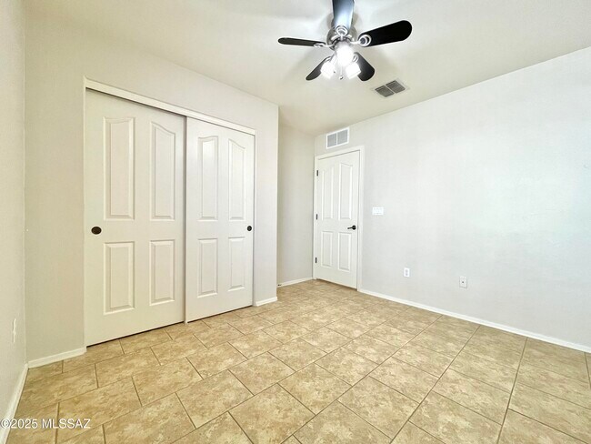 Building Photo - 11889 W Heyburn Dr